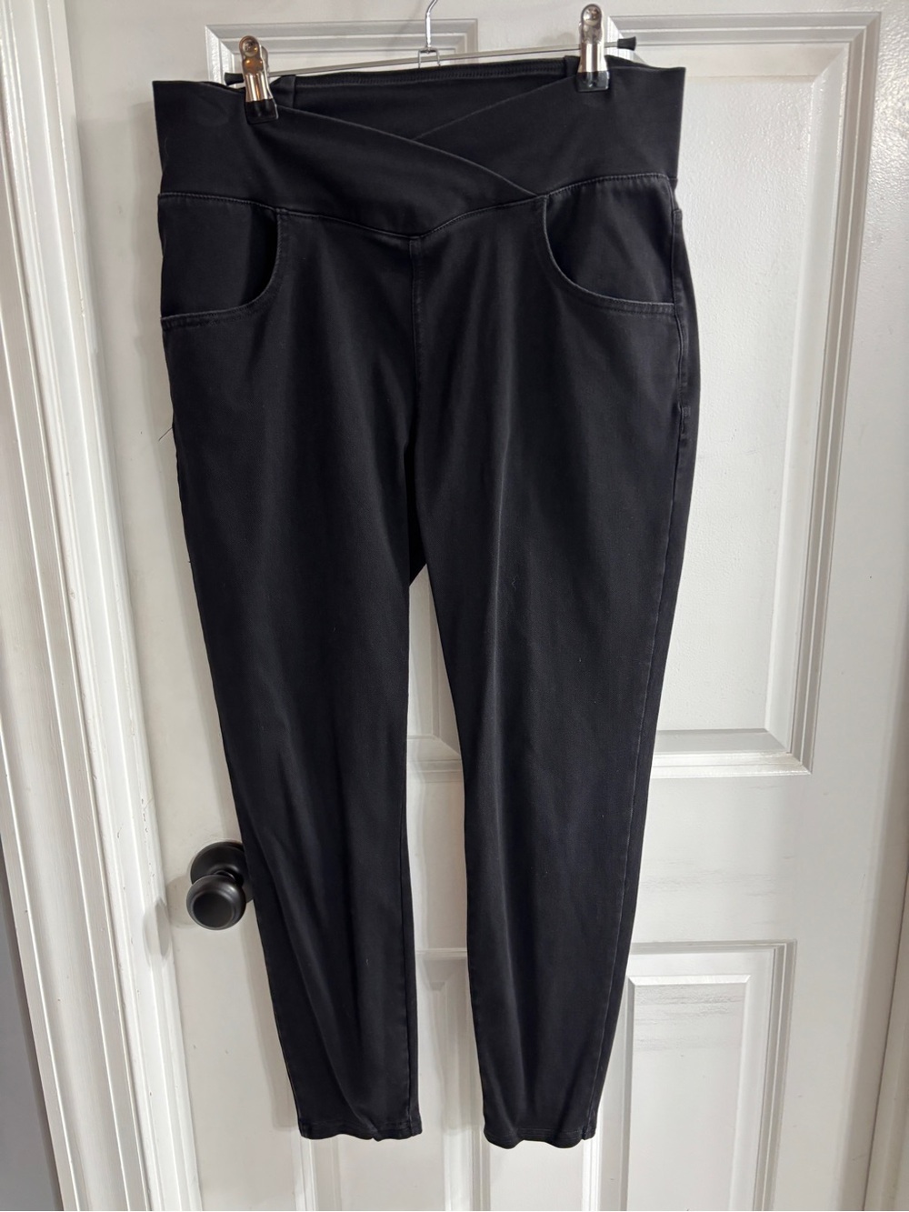 HALARA Black High-Rise Crossover Waist Jeggings